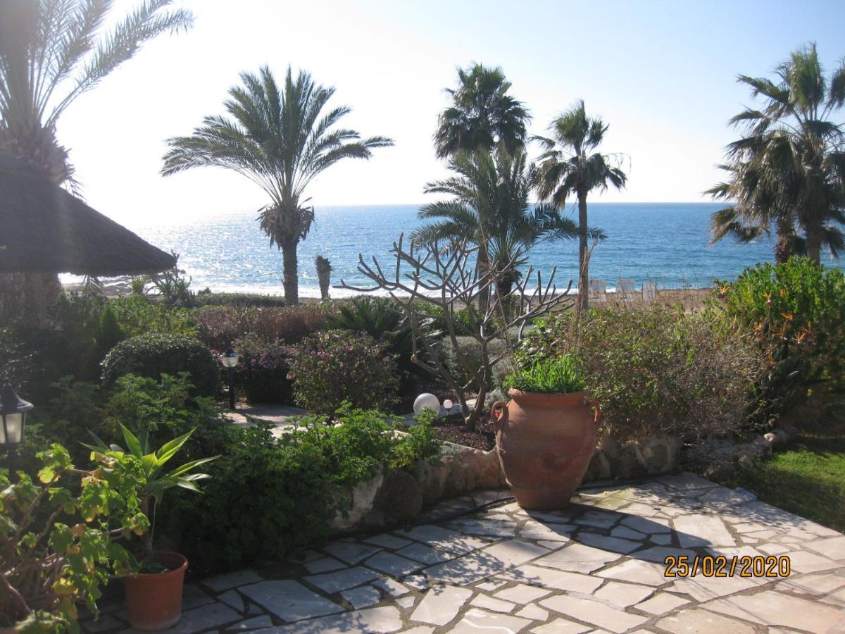 Sea Front Villa Kristina Klorakas Екстериор снимка