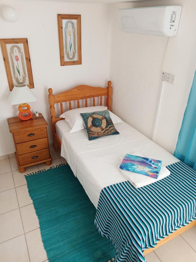 Sea Front Villa Kristina Klorakas Екстериор снимка
